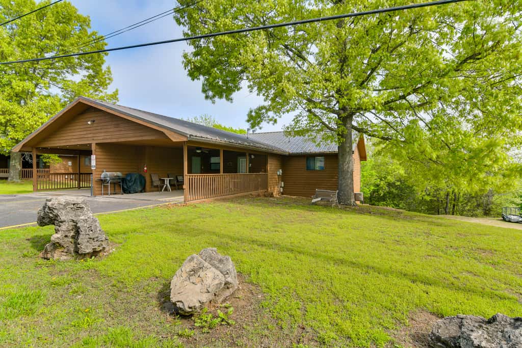 Cozy Branson Townhome 1 Mi to Silver Dollar City!