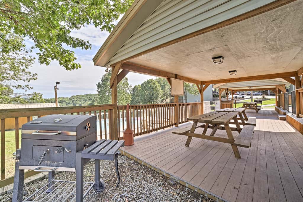 Cozy Branson Townhome 1 Mi to Silver Dollar City!