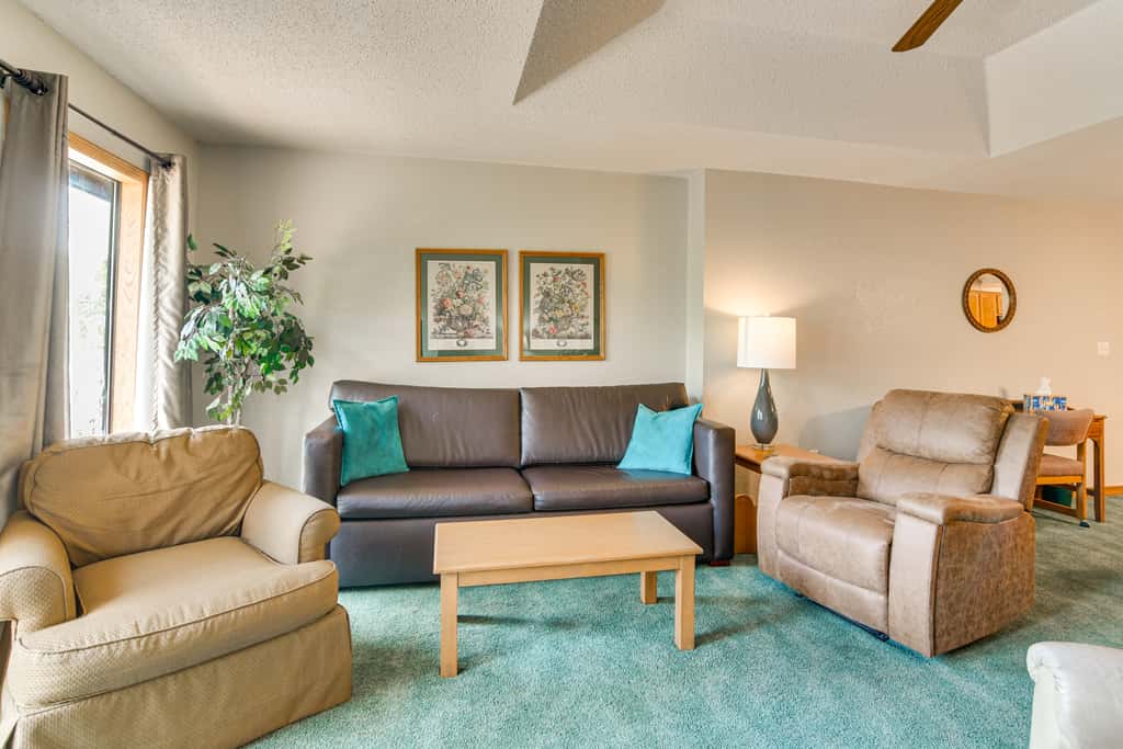 Cozy Branson Townhome 1 Mi to Silver Dollar City!