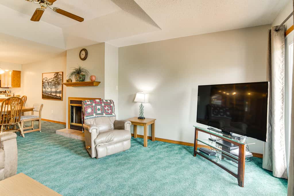 Cozy Branson Townhome 1 Mi to Silver Dollar City!