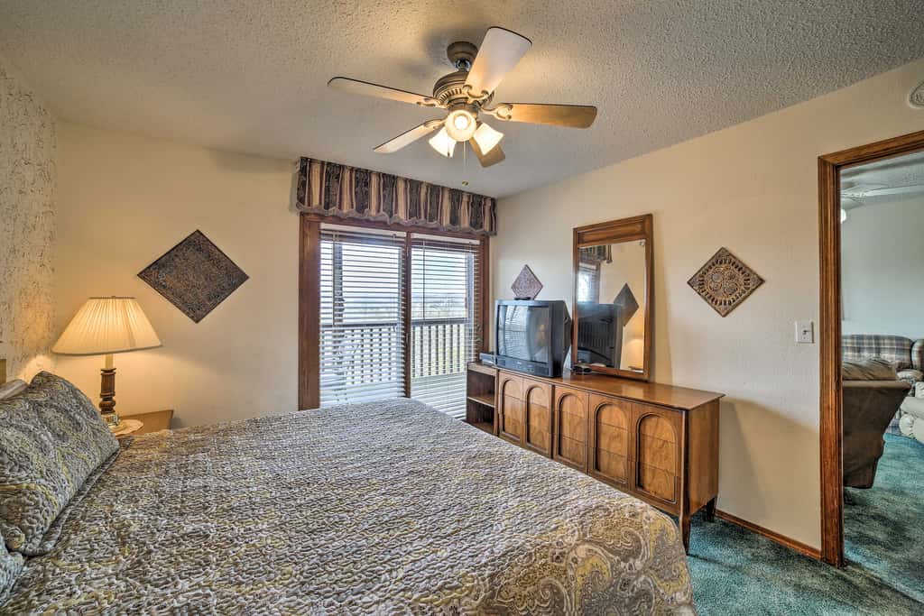 Branson Condo w/ Views: 2 Mi to Silver Dollar City
