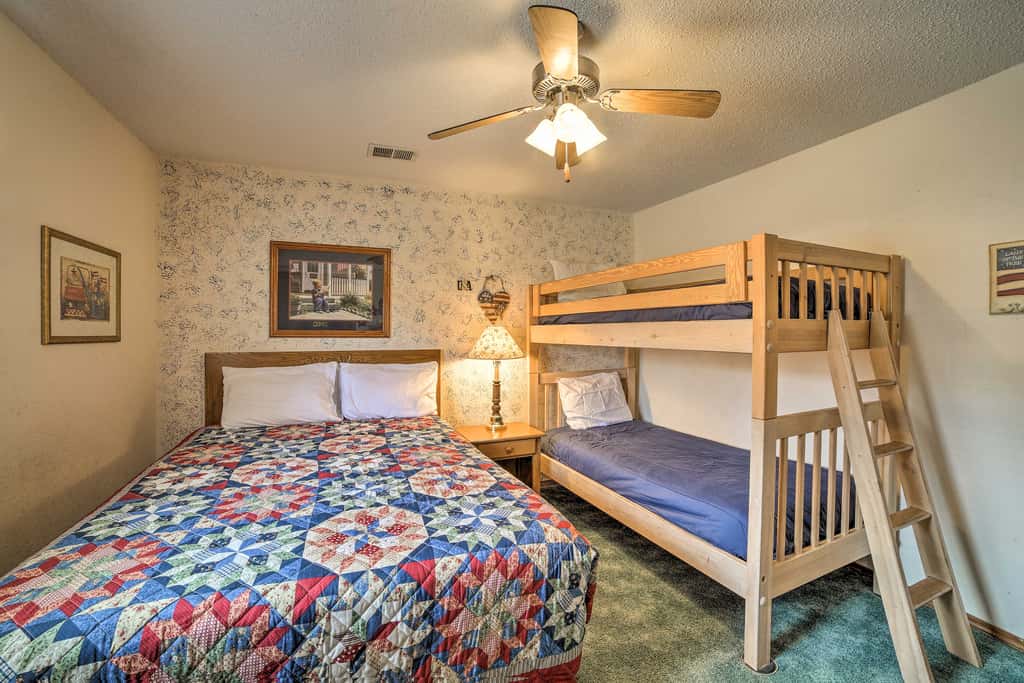 Branson Condo w/ Views: 2 Mi to Silver Dollar City