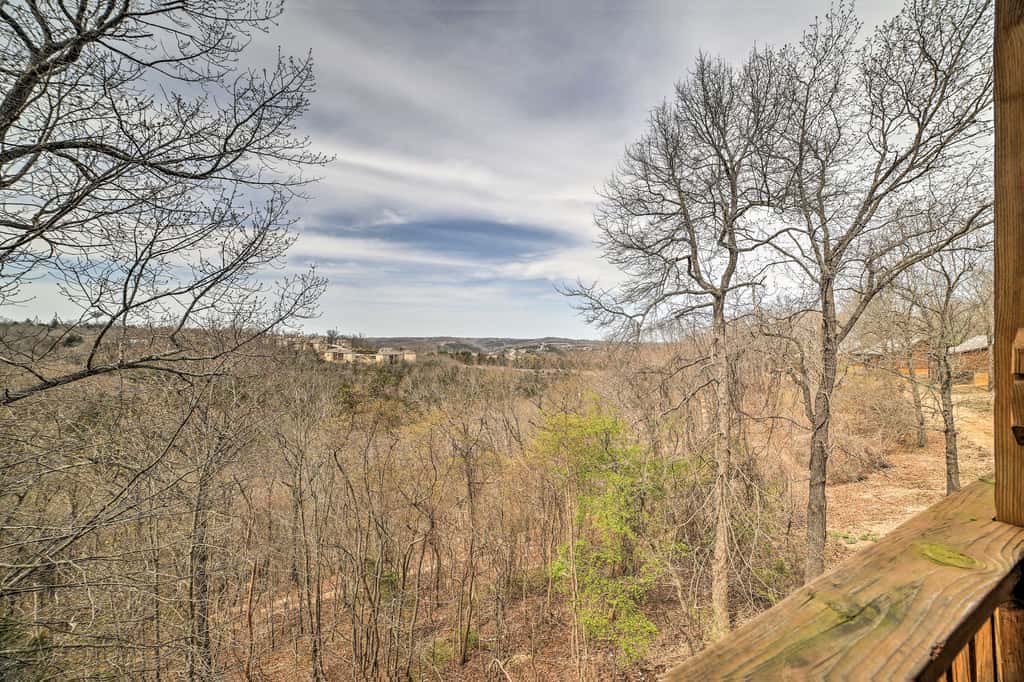 Branson Condo w/ Views: 2 Mi to Silver Dollar City