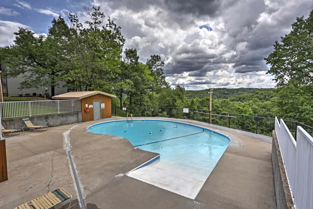 Branson Condo w/ Views: 2 Mi to Silver Dollar City