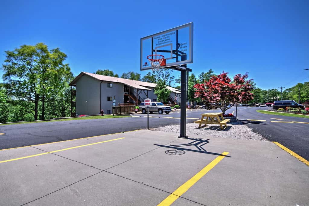 Branson Condo w/ Views: 2 Mi to Silver Dollar City