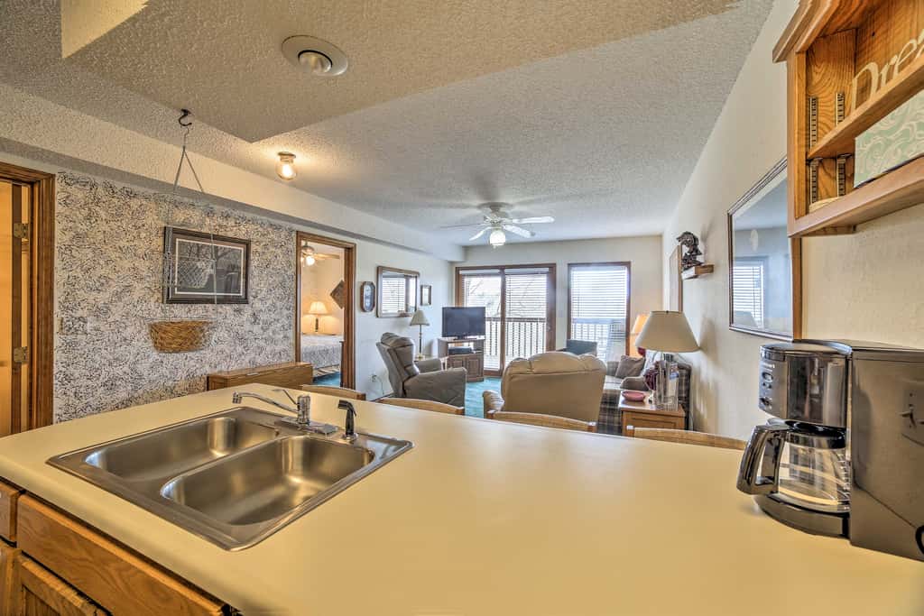 Branson Condo w/ Views: 2 Mi to Silver Dollar City
