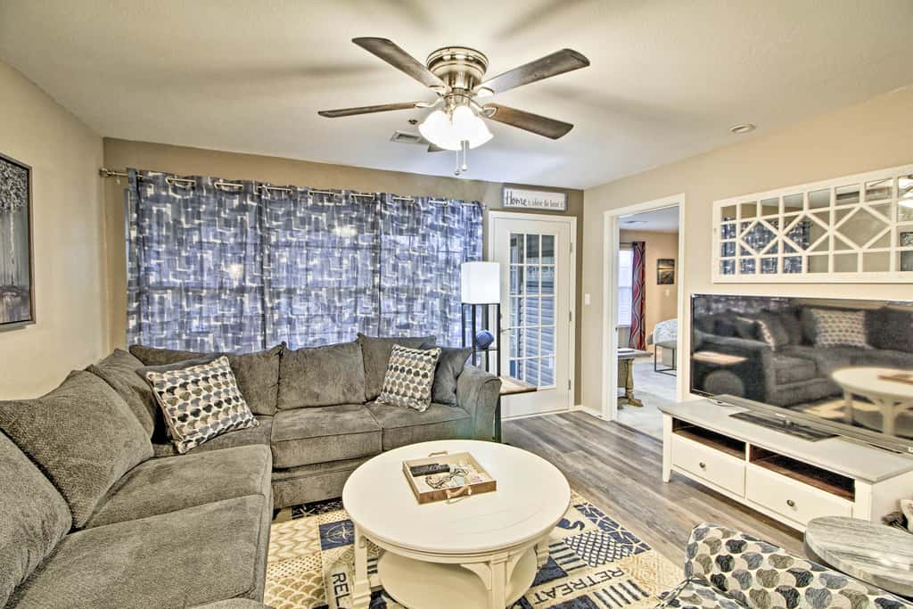 4 Mi to Strip: Cozy Lake-View Retreat in Branson