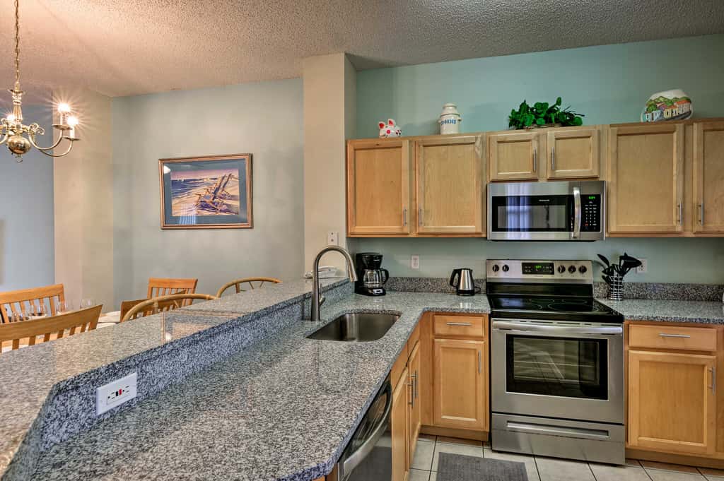5 Mi to Disney: Emerald Island Resort Condo!
