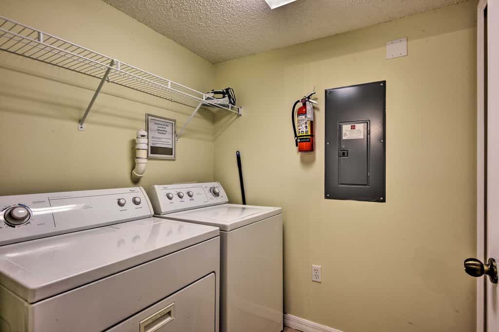 5 Mi to Disney: Emerald Island Resort Condo!