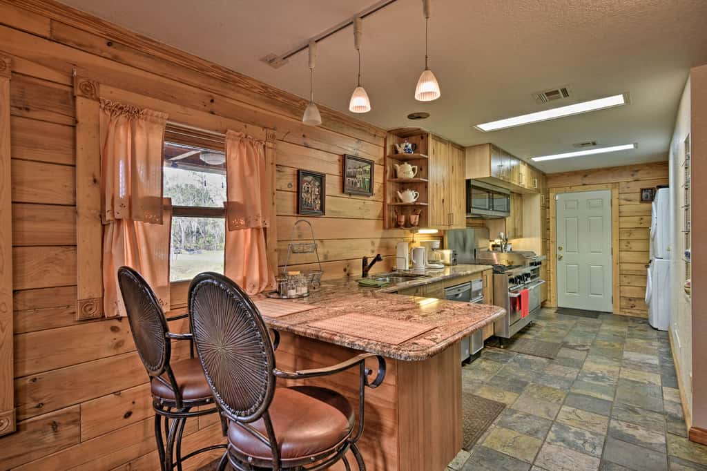 Rustic 4BR Farm Retreat Near Sebring Raceway