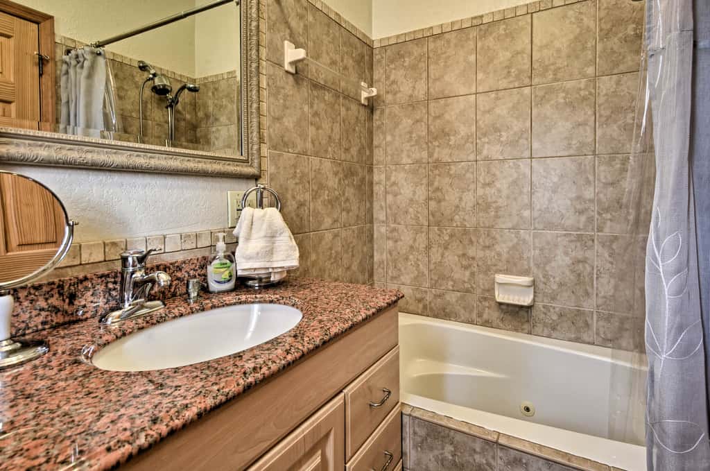 Rustic 4BR Farm Retreat Near Sebring Raceway