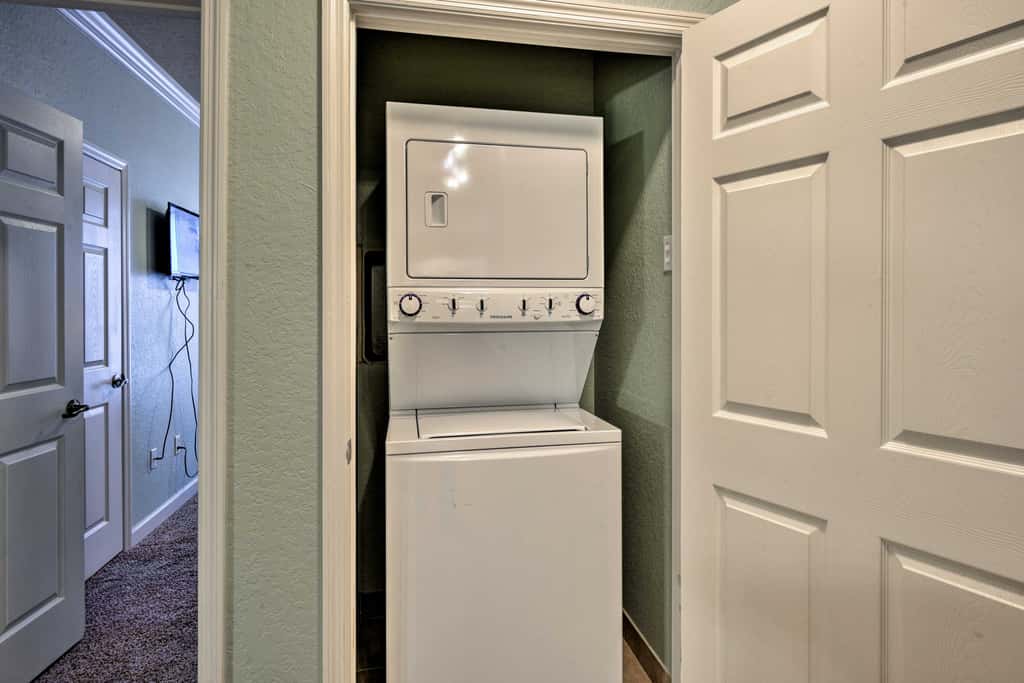 10 Mi to Disney: Davenport Condo w/ Pool Access!
