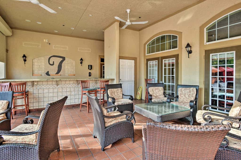10 Mi to Disney: Davenport Condo w/ Pool Access!