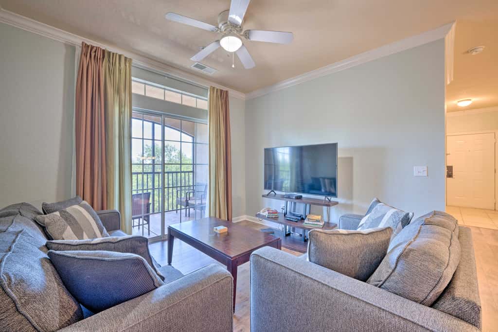 10 Mi to Disney: Davenport Condo w/ Pool Access!