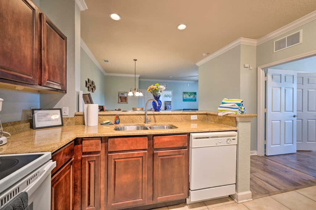 10 Mi to Disney: Davenport Condo w/ Pool Access!