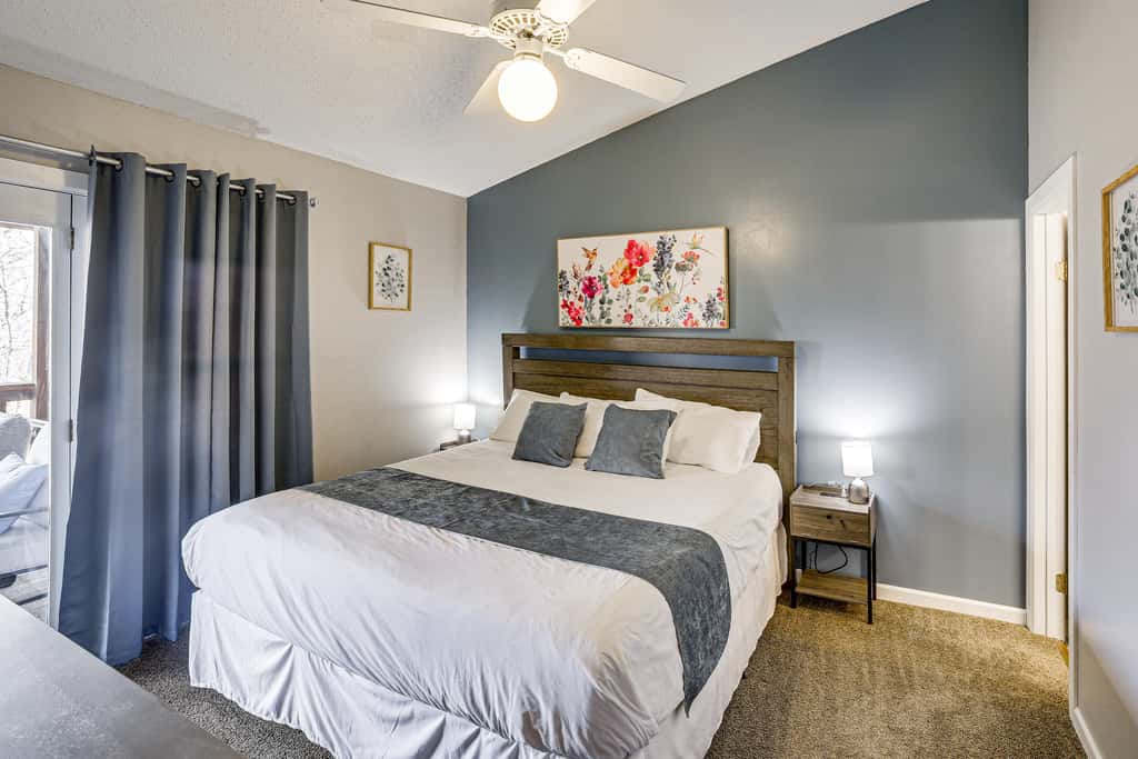 Family-Friendly Condo: 1 Mi to Silver Dollar City!