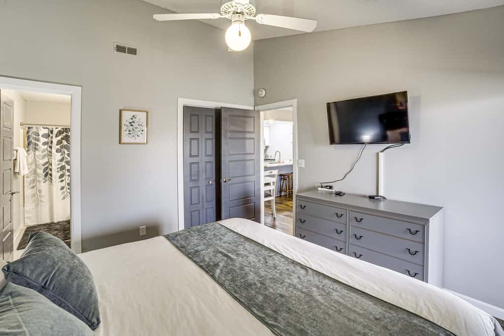 Family-Friendly Condo: 1 Mi to Silver Dollar City!
