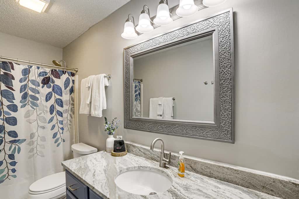 Family-Friendly Condo: 1 Mi to Silver Dollar City!