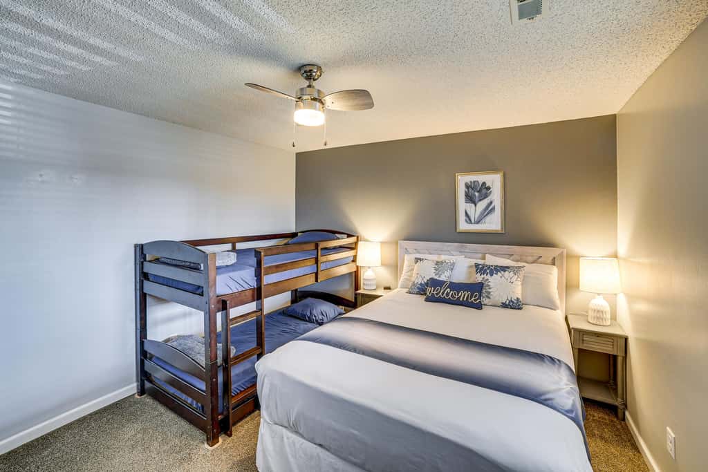 Family-Friendly Condo: 1 Mi to Silver Dollar City!