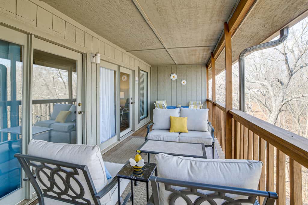 Family-Friendly Condo: 1 Mi to Silver Dollar City!