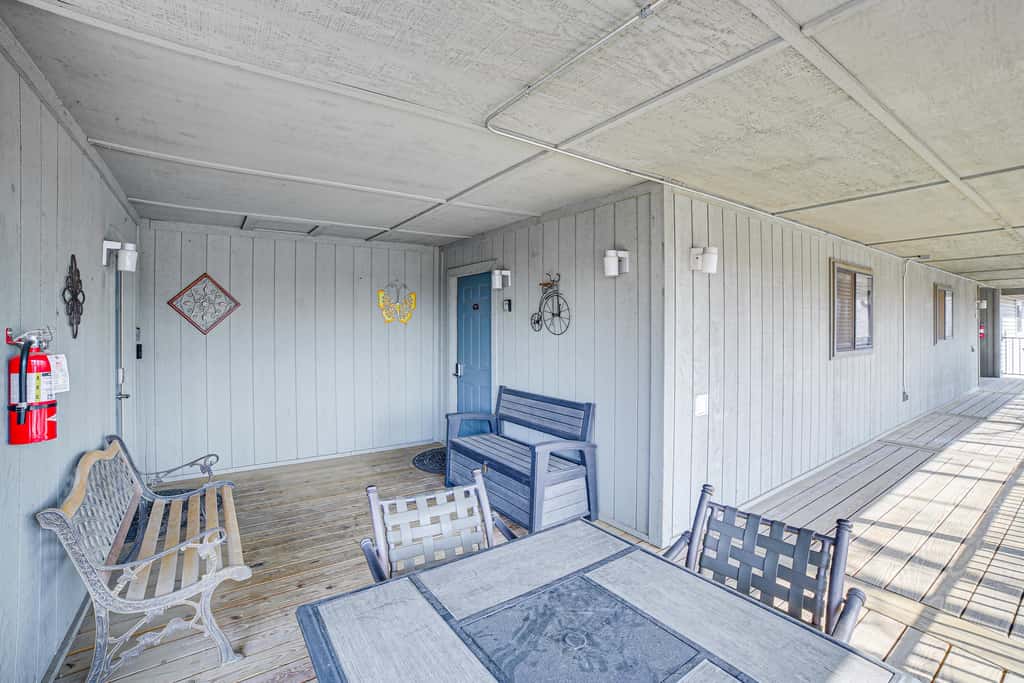 Family-Friendly Condo: 1 Mi to Silver Dollar City!