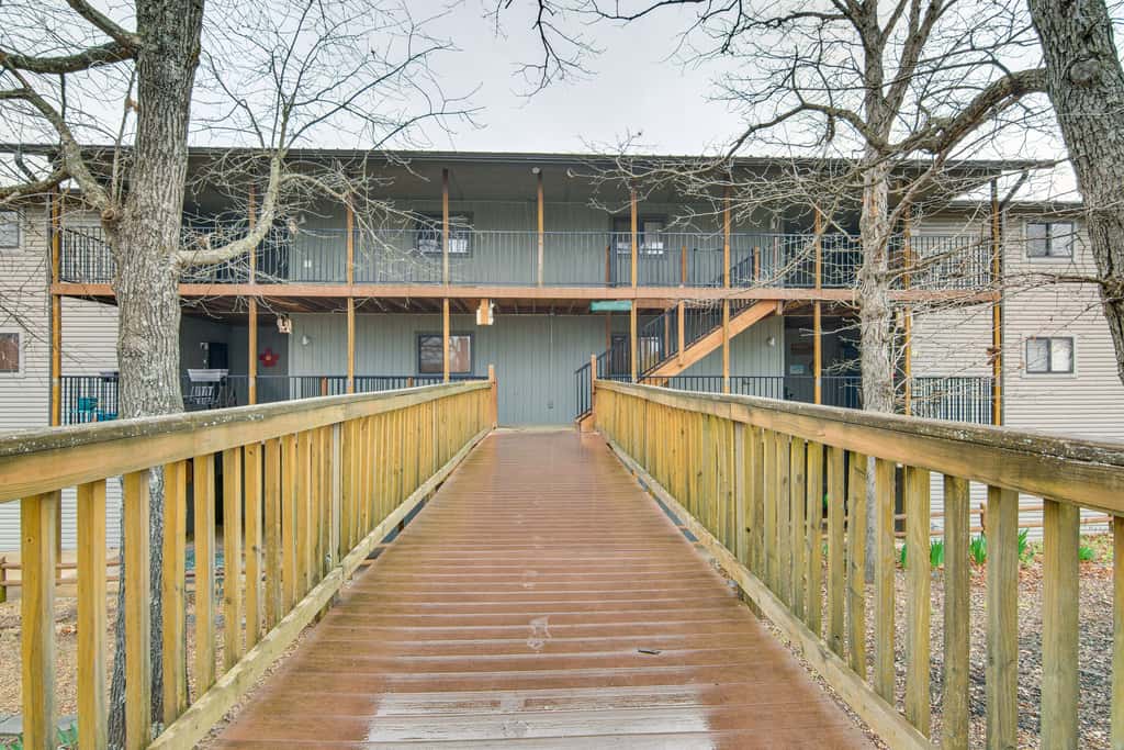 Family-Friendly Condo: 1 Mi to Silver Dollar City!