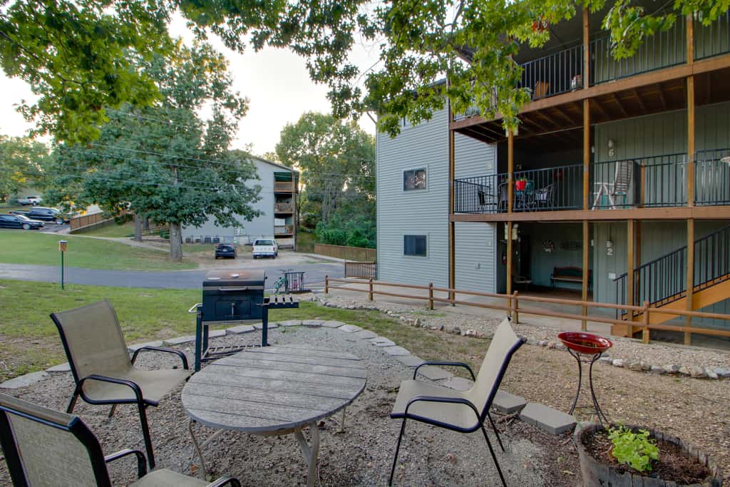 Family-Friendly Condo: 1 Mi to Silver Dollar City!