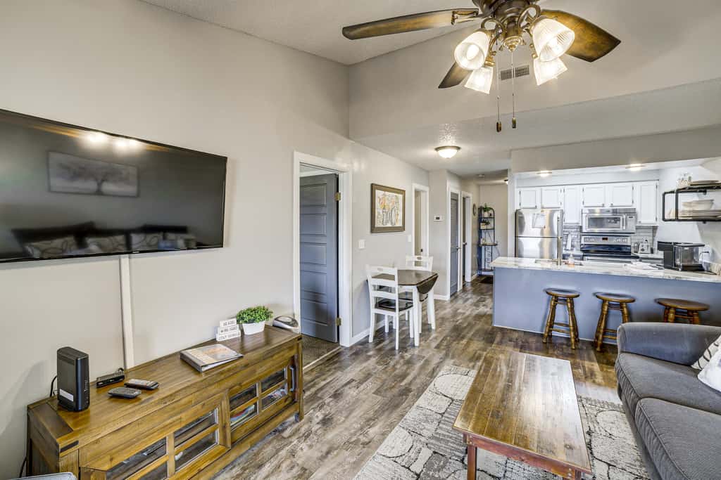 Family-Friendly Condo: 1 Mi to Silver Dollar City!