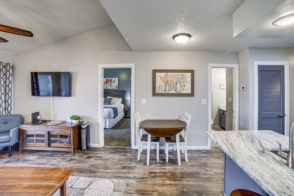 Family-Friendly Condo: 1 Mi to Silver Dollar City!
