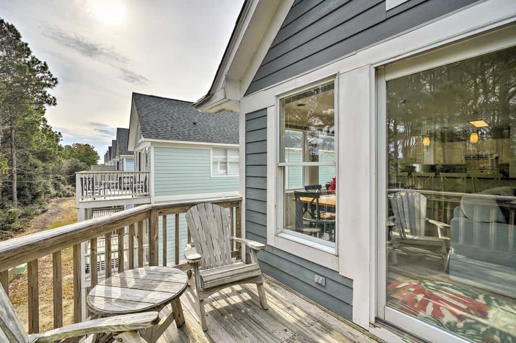 Coastal Home w/ Community Pool < 2 Miles to Beach!