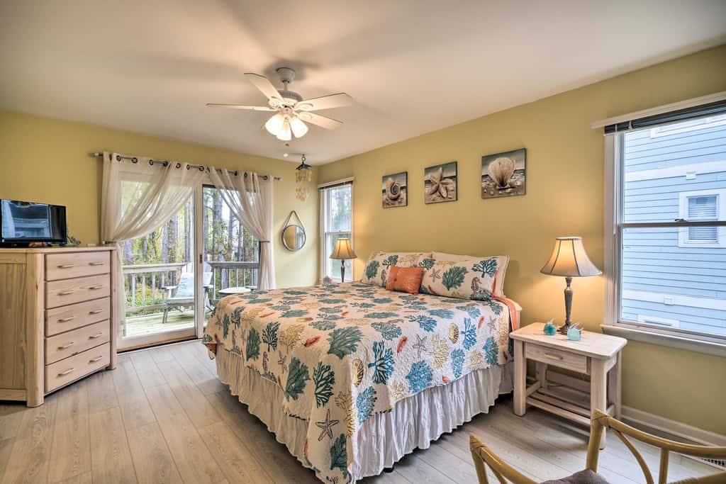 Coastal Home w/ Community Pool < 2 Miles to Beach!