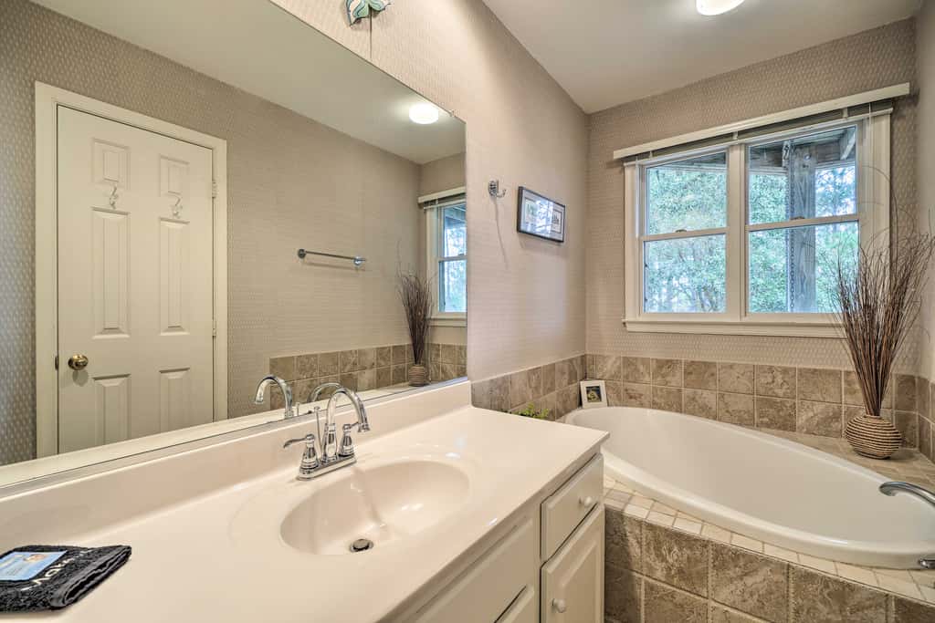 Coastal Home w/ Community Pool < 2 Miles to Beach!