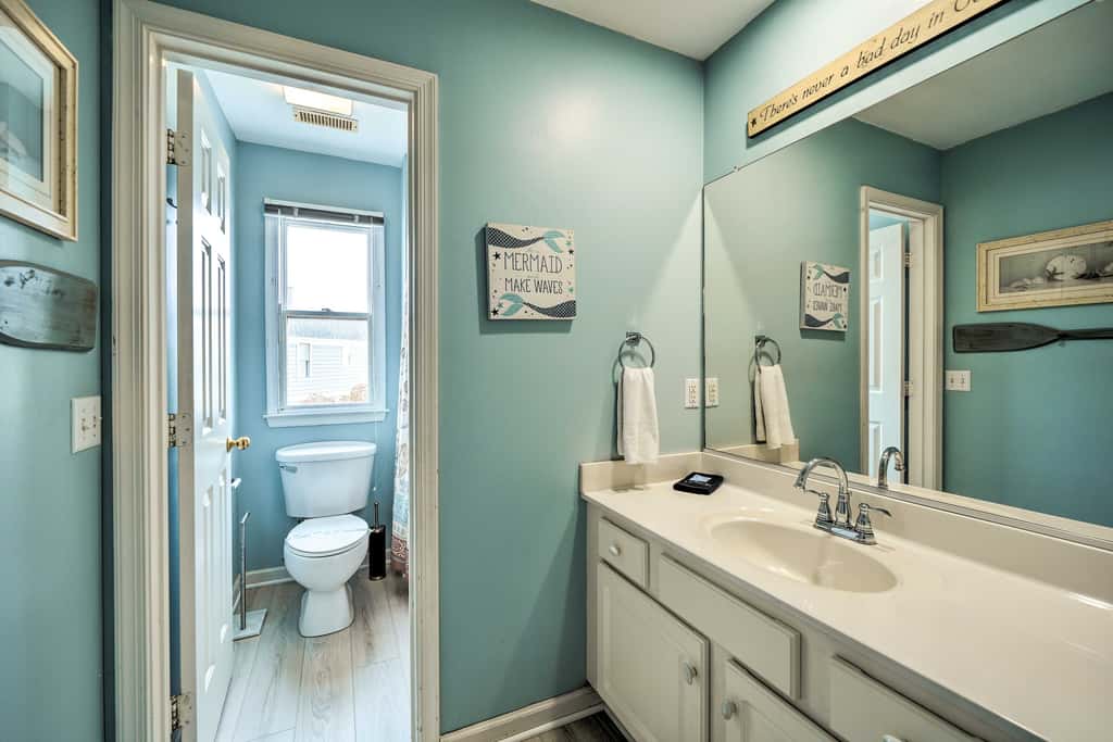 Coastal Home w/ Community Pool < 2 Miles to Beach!
