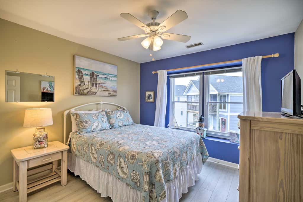 Coastal Home w/ Community Pool < 2 Miles to Beach!