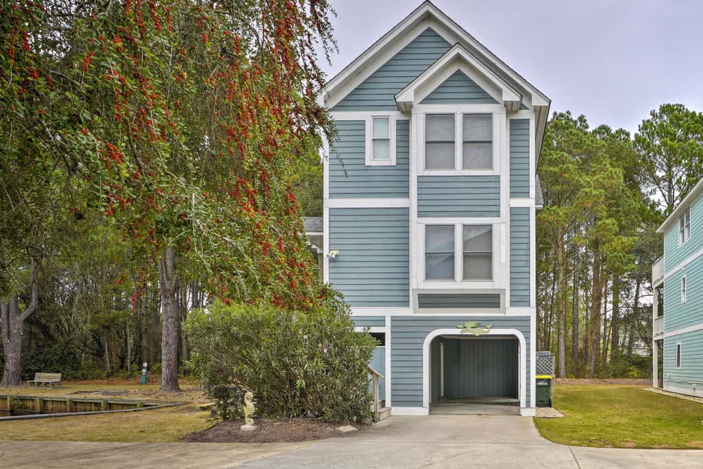 Coastal Home w/ Community Pool < 2 Miles to Beach!