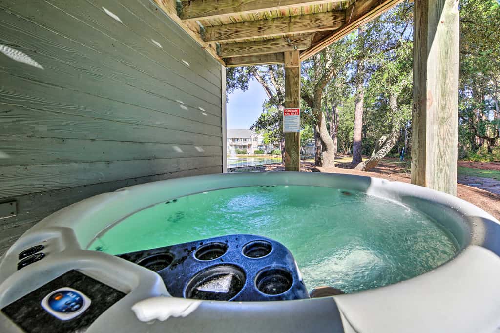 Coastal Home w/ Community Pool < 2 Miles to Beach!