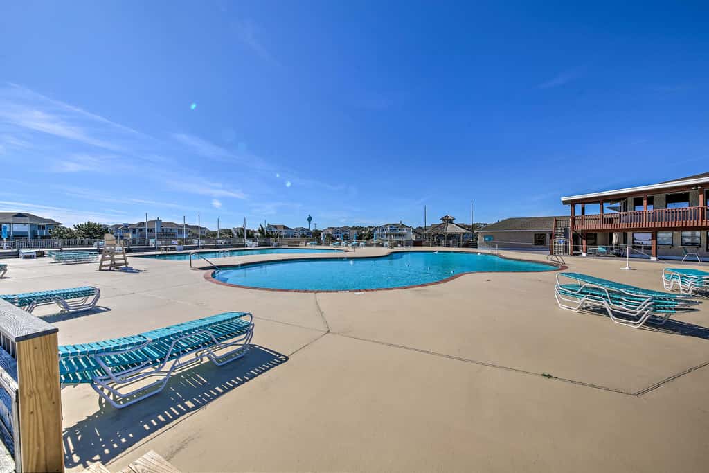 Coastal Home w/ Community Pool < 2 Miles to Beach!