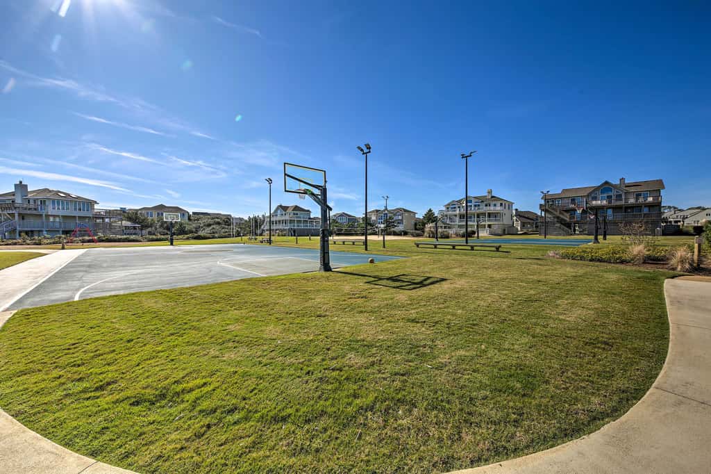 Coastal Home w/ Community Pool < 2 Miles to Beach!