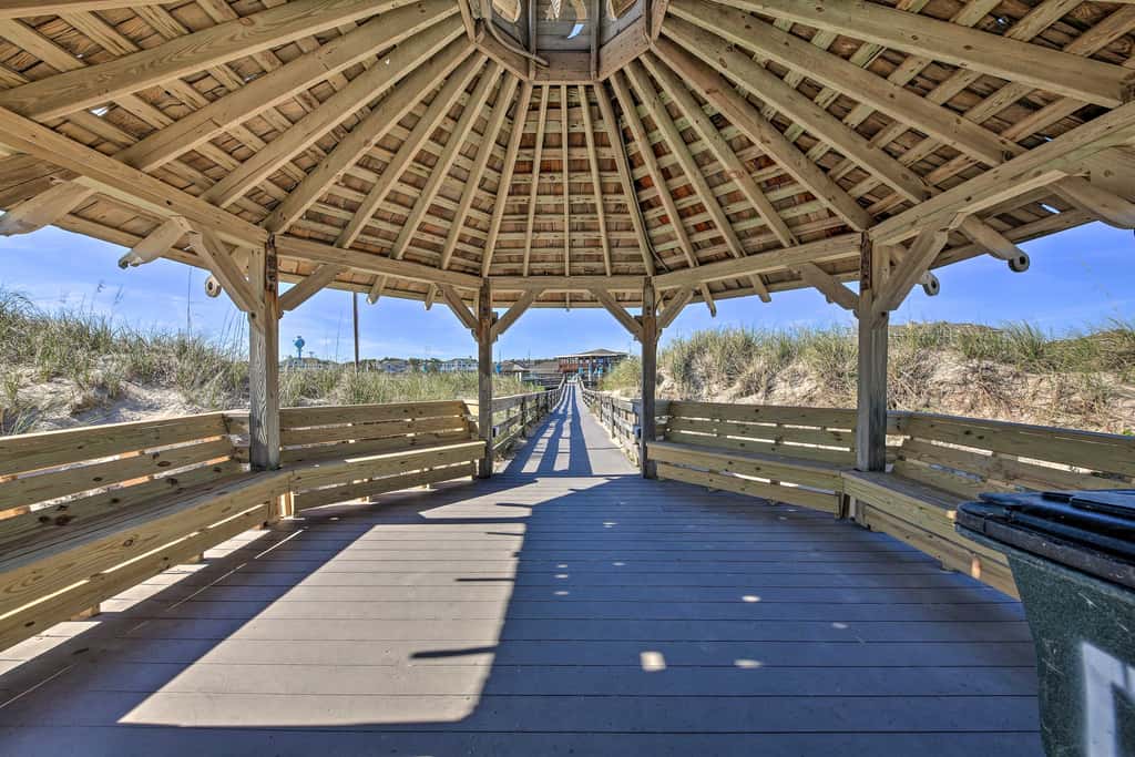 Coastal Home w/ Community Pool < 2 Miles to Beach!