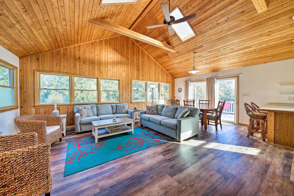 Bright Southern Shores Family Home < 1 Mi to Beach