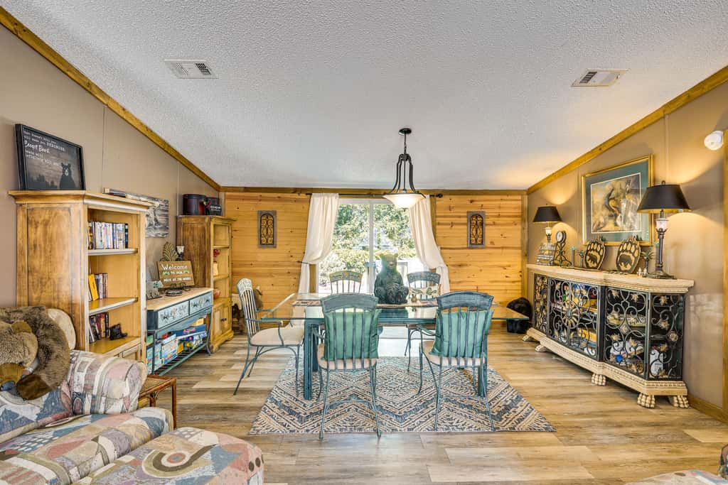13 Mi to Silver Springs: Pet Friendly Getaway!
