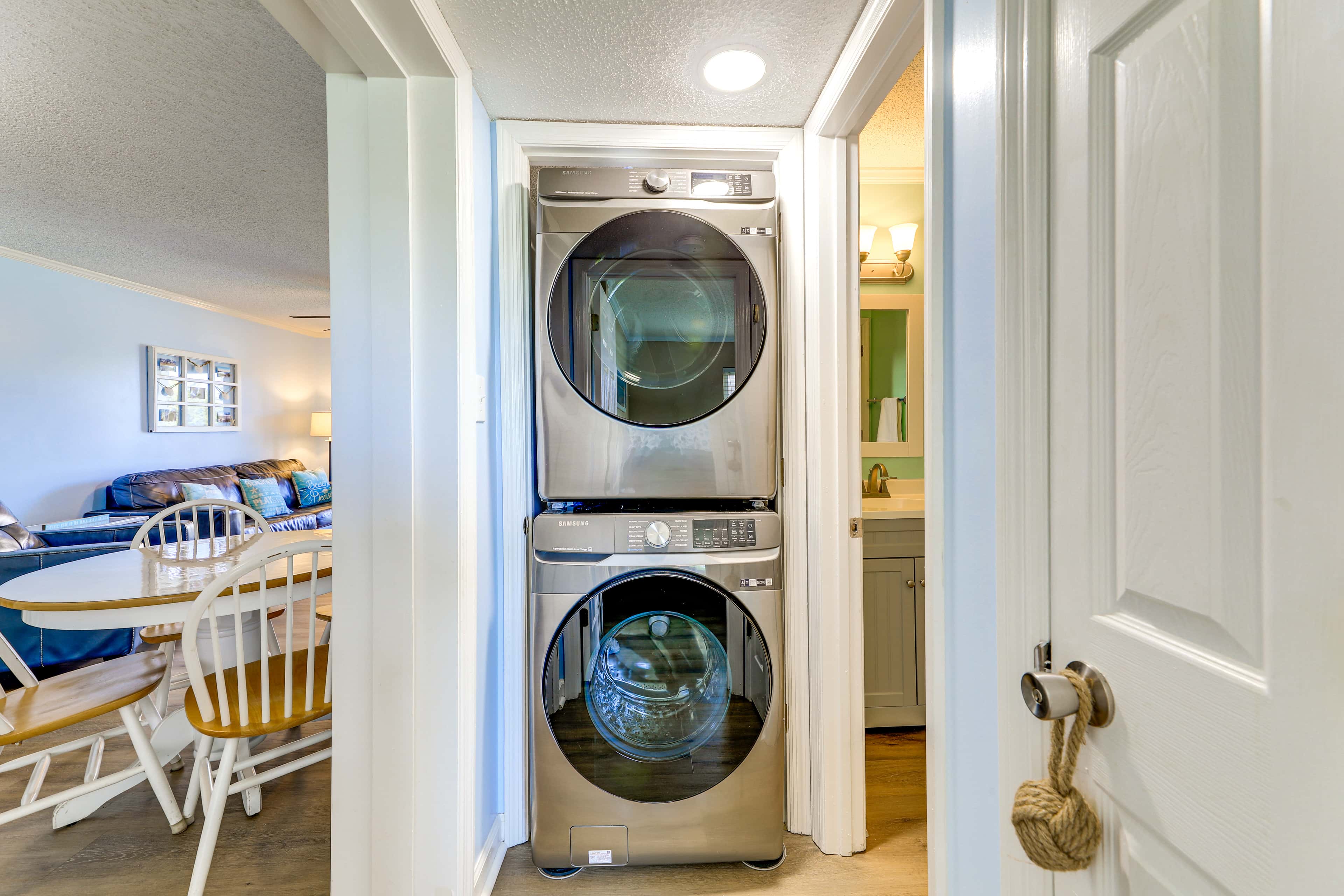 Emerald Isle Resort-Style Condo: Walk to Beaches!
