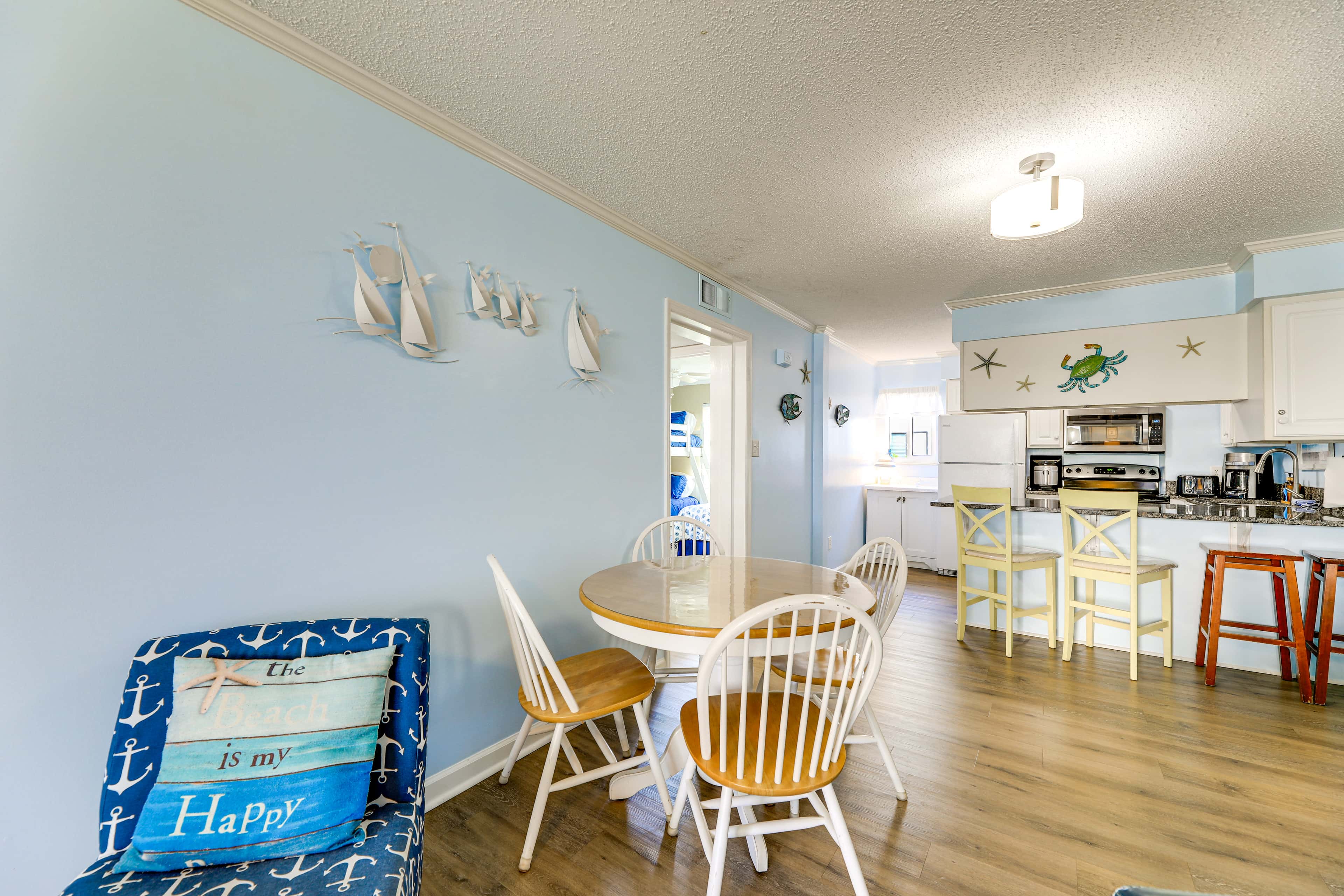 Emerald Isle Resort-Style Condo: Walk to Beaches!