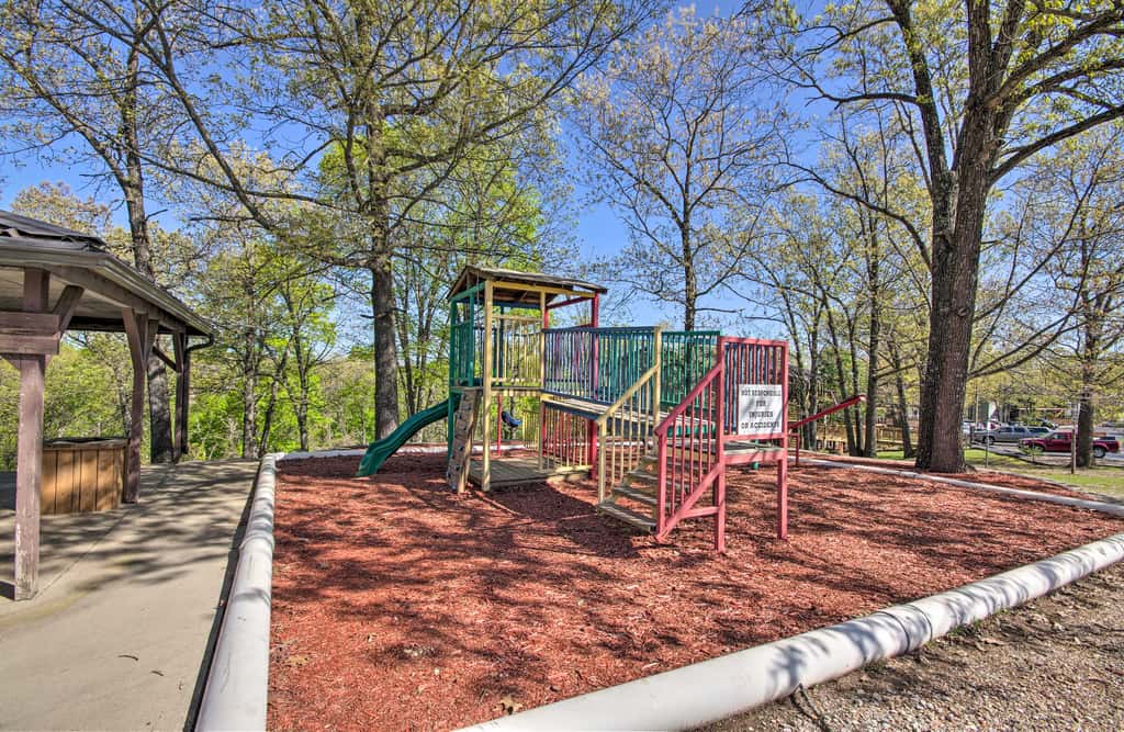 Cozy Branson Getaway ~ 2 Mi to Silver Dollar City!