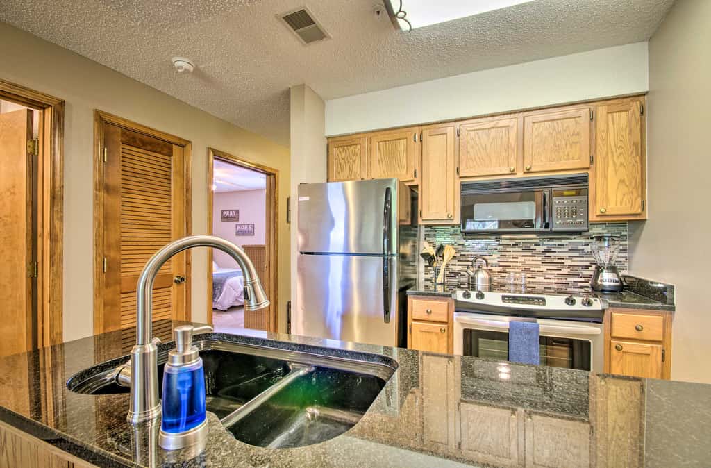 Cozy Branson Getaway ~ 2 Mi to Silver Dollar City!