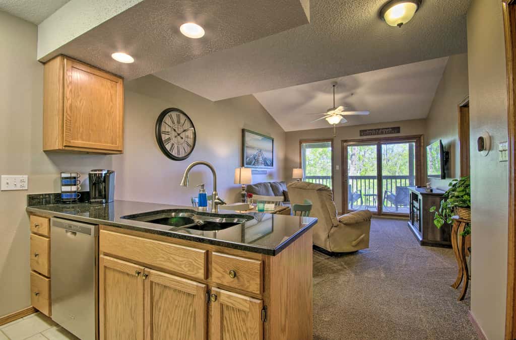 Cozy Branson Getaway ~ 2 Mi to Silver Dollar City!