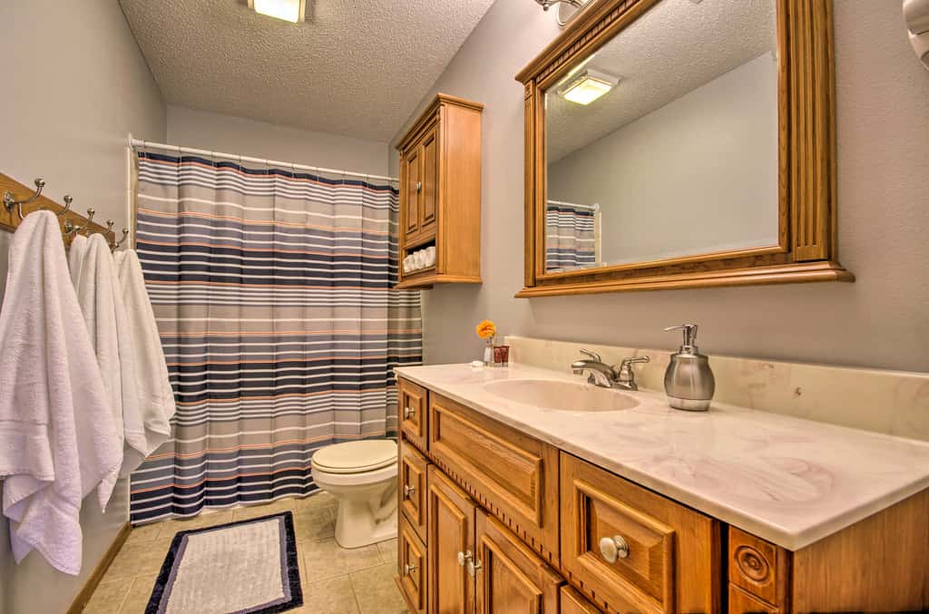 Cozy Branson Getaway ~ 2 Mi to Silver Dollar City!