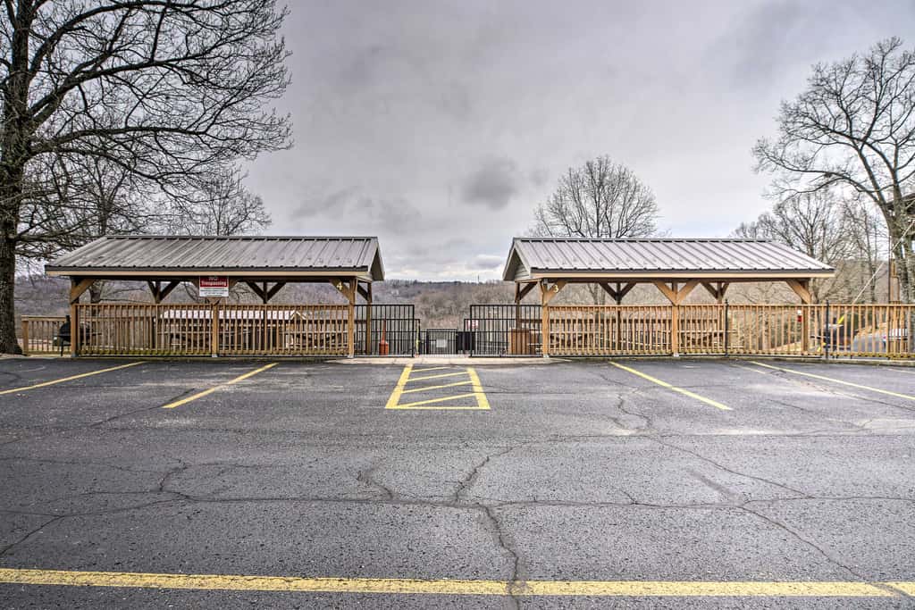 2 Mi to Silver Dollar City: Reed Springs Condo