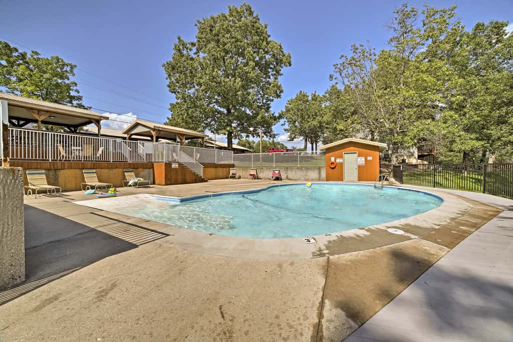 2 Mi to Silver Dollar City: Reed Springs Condo