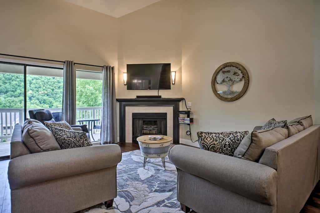 5 Mi to Dtwn & Strip! Branson Condo w/ Indoor Pool